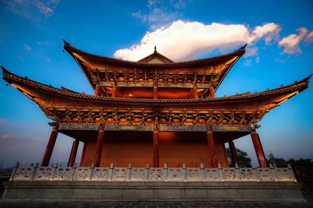 在大理城墻上逛古風(fēng)集市是一種什么體驗？