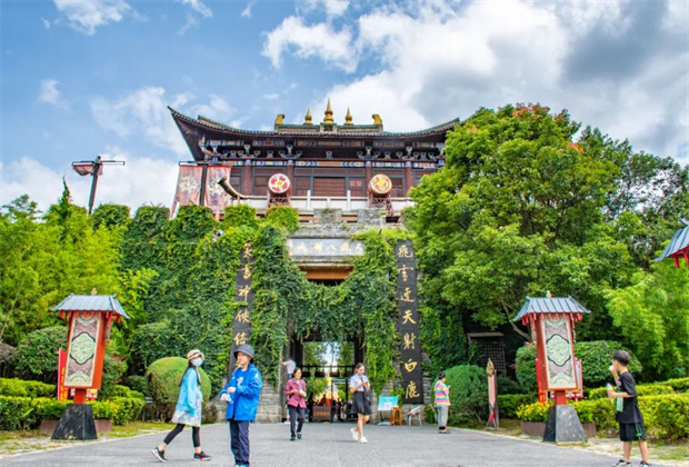 大理旅游特輯 | 閑逛天龍八部影視城，武俠世界能否勾起青春回憶？